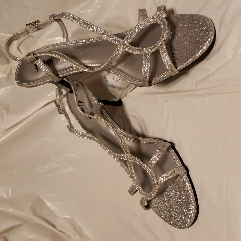 FIONI EVENING WEAR LOW HEEL SIZE 8